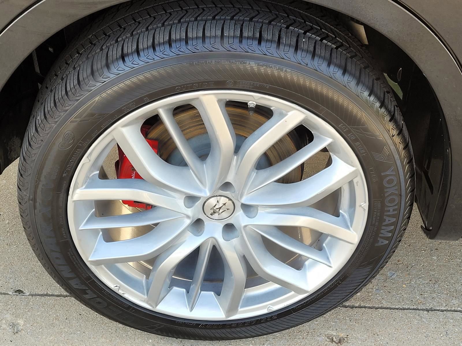 Used 2019 Maserati Levante GranLusso image 6