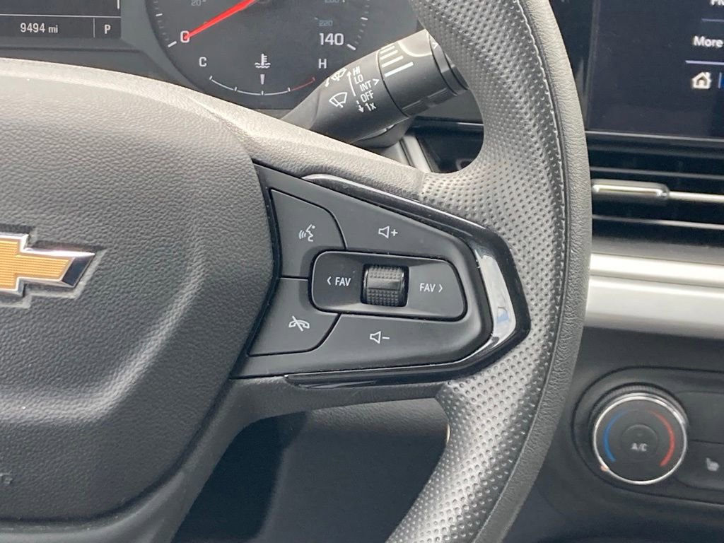 Used 2024 Chevrolet Trax LS w/ LS Convenience Package FWD image 11