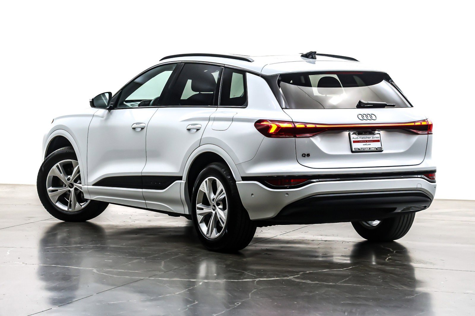 Used 2025 Audi Q6 e-tron Premium w/ Convenience Package image 13