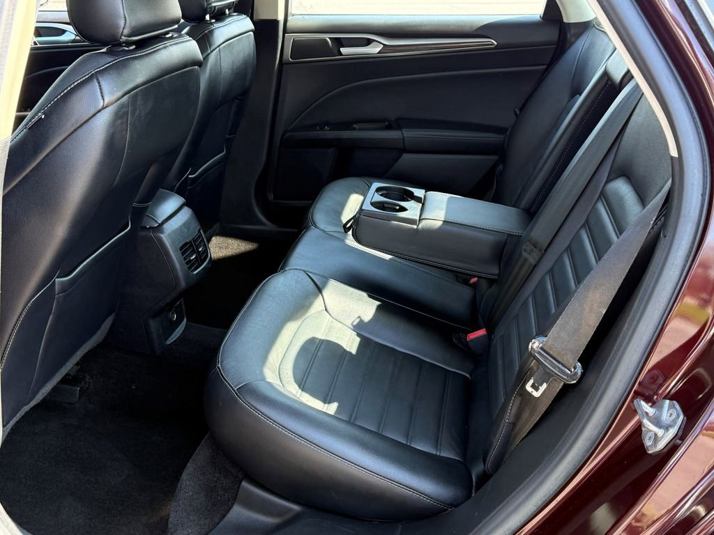 Used 2017 Ford Fusion SE w/ Fusion SE Technology Package image 14