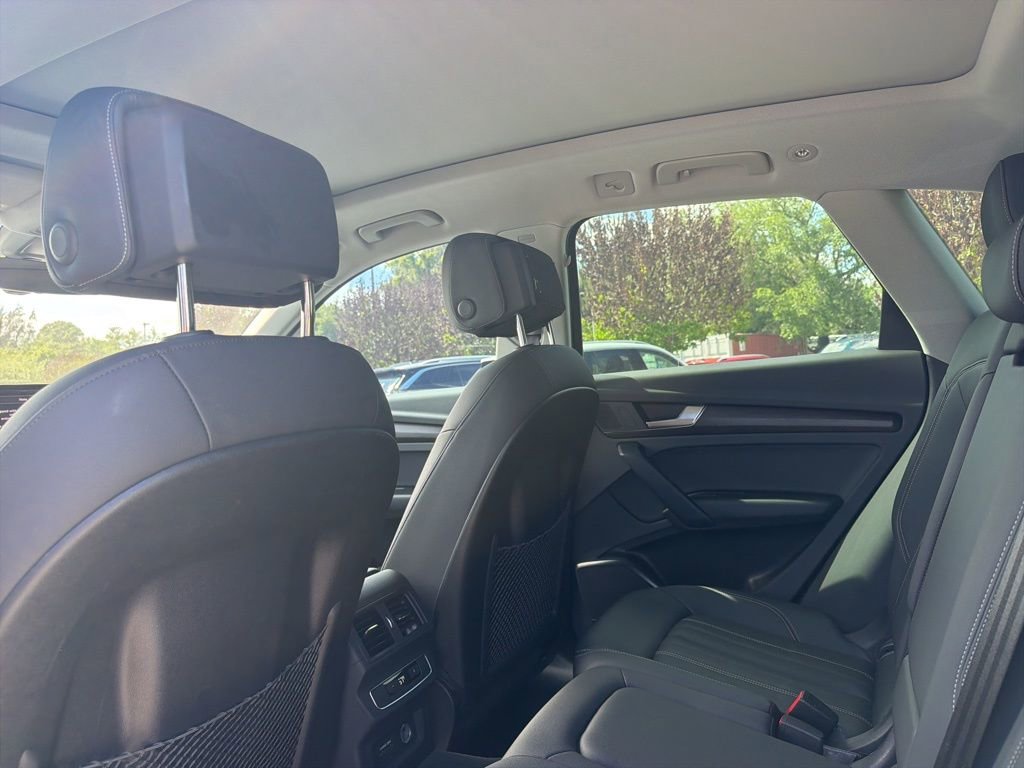 Used 2023 Audi Q5 2.0T Premium w/ Convenience Package image 9