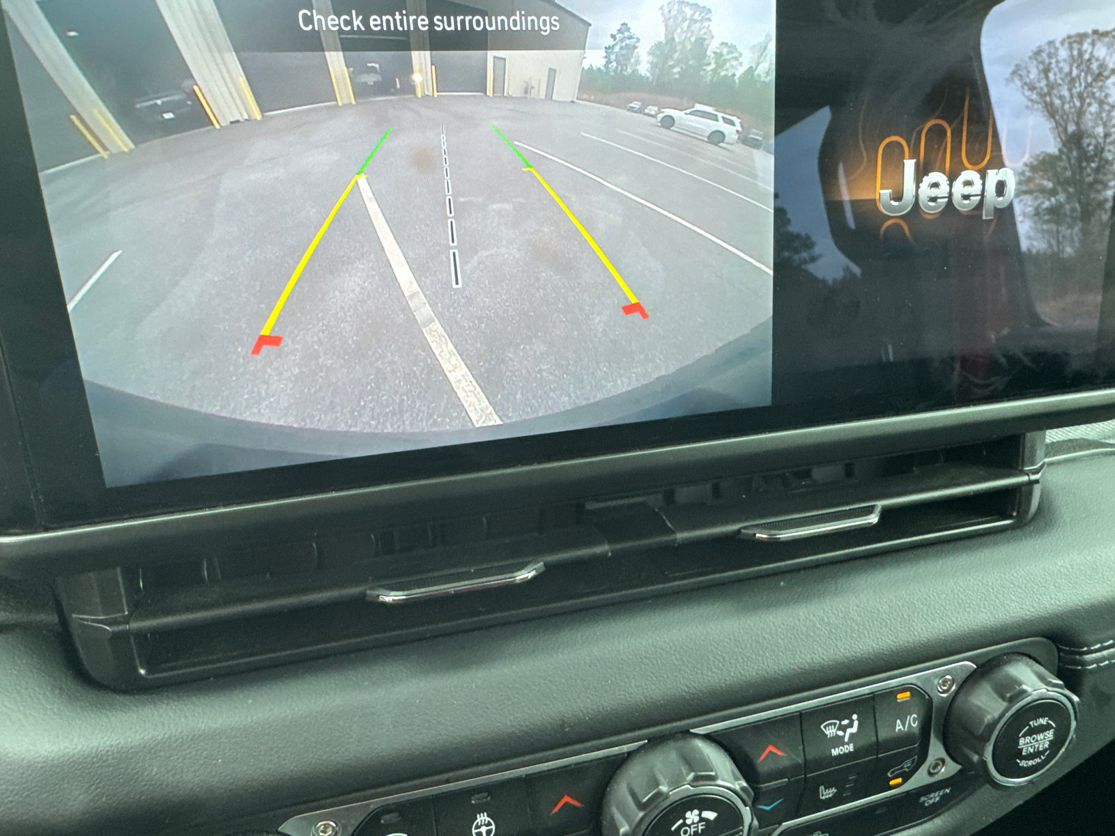 Used 2025 Jeep Wrangler Sahara image 26