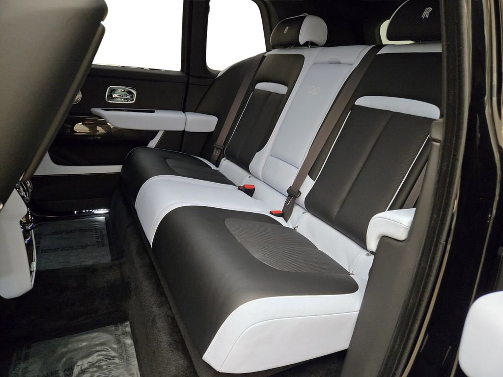 New 2026 Rolls-Royce Cullinan Black Badge image 18