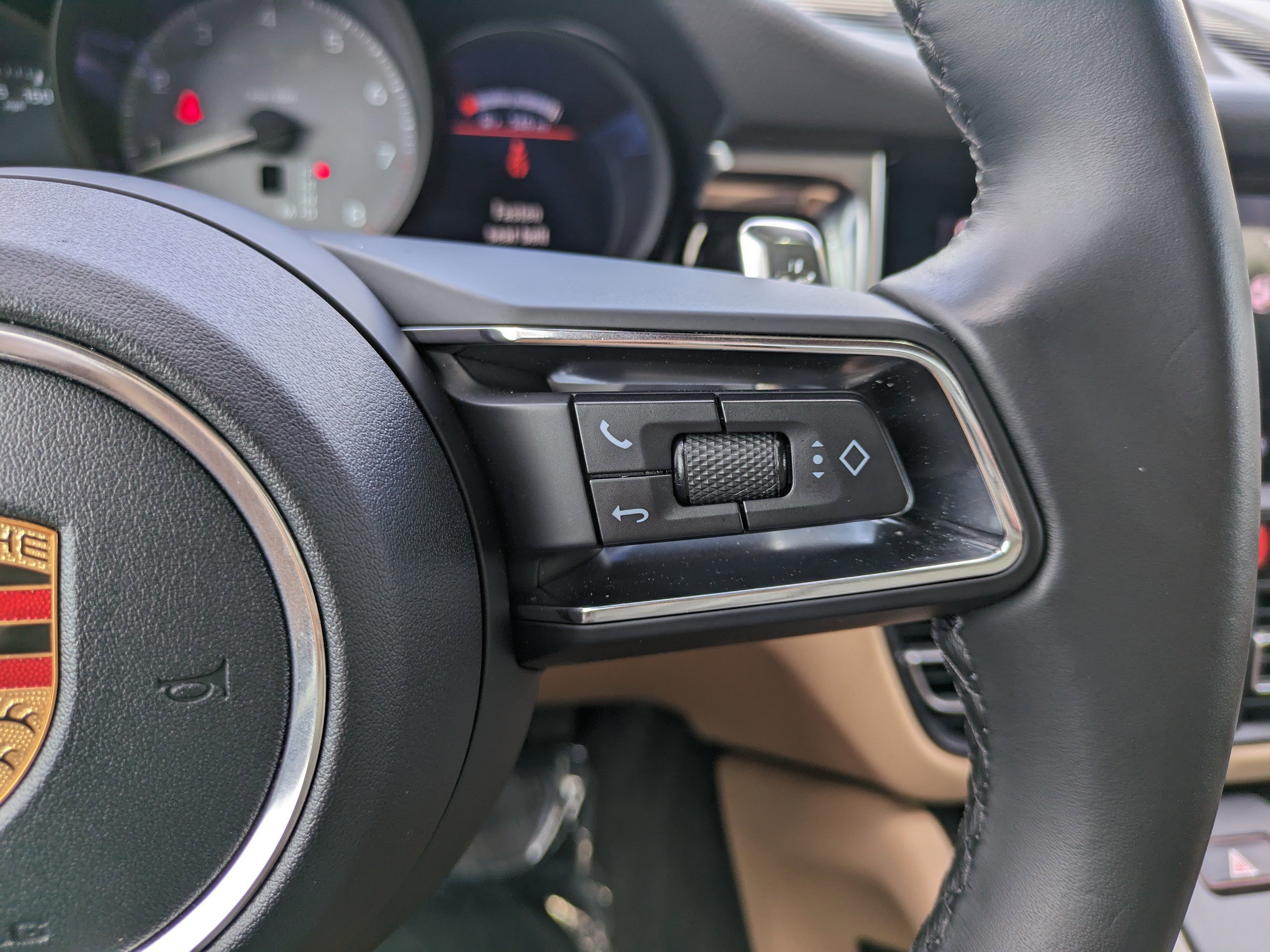 Used 2024 Porsche Macan S image 25