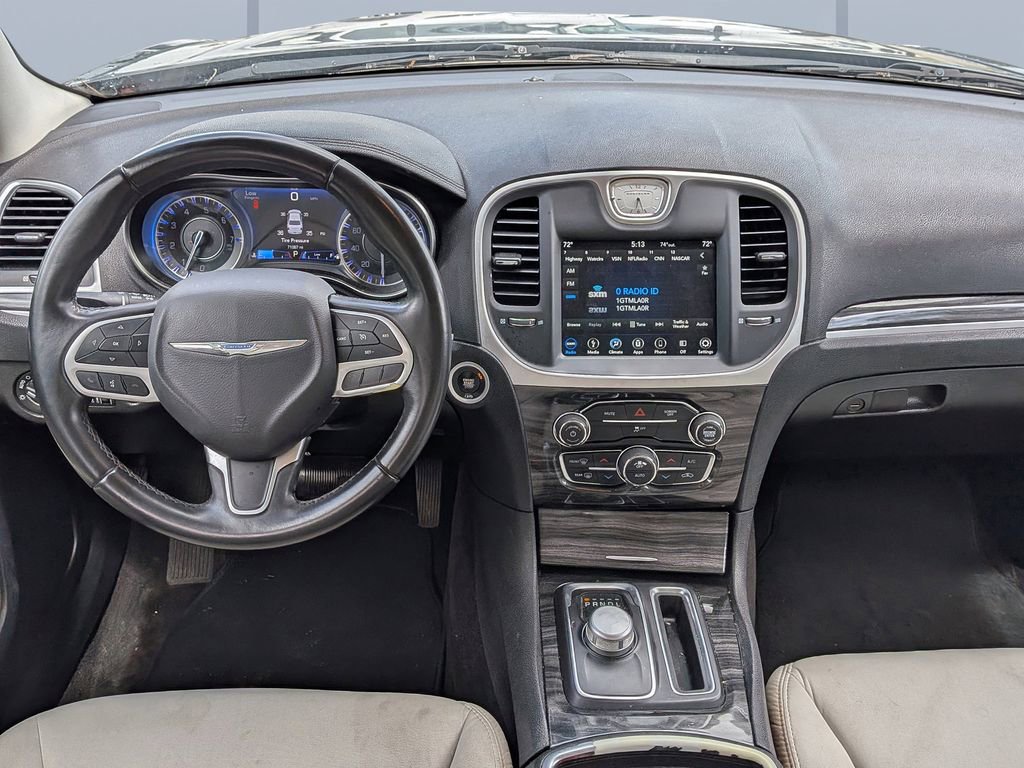 Used 2018 Chrysler 300 Touring w/ Chrome Appearance Package RWD image 14