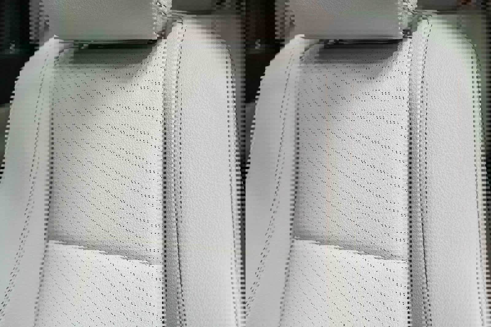 Used 2025 Mercedes-Benz GLS 450 4MATIC image 26