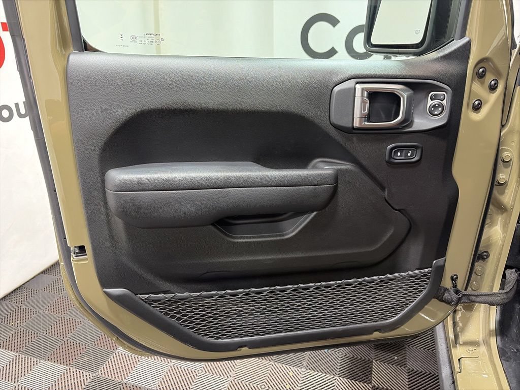 Used 2025 Jeep Wrangler Sport AWD/4WD image 17