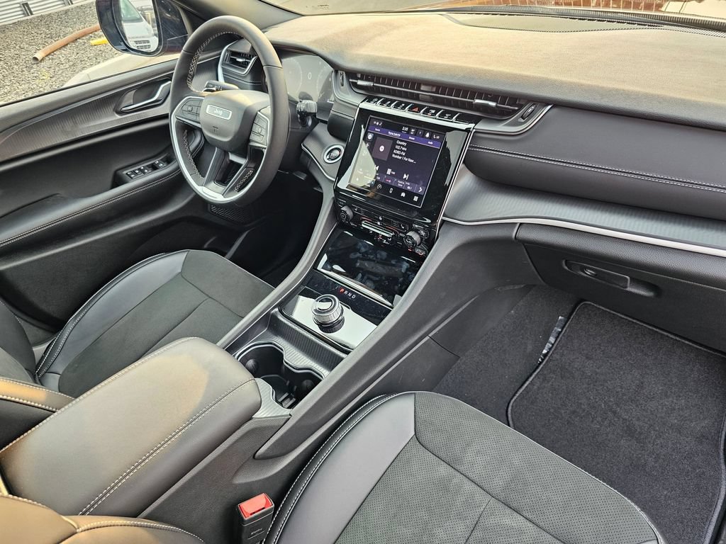 New 2025 Jeep Grand Cherokee Altitude AWD/4WD image 16