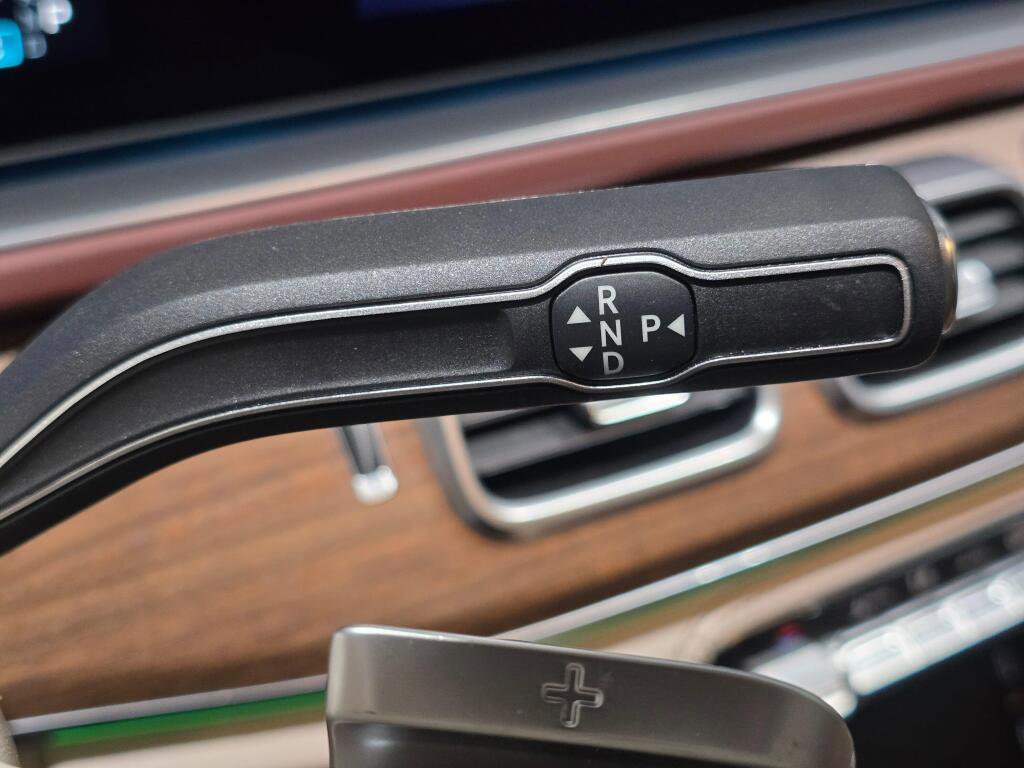 Used 2025 Mercedes-Benz Maybach GLS 600 4MATIC image 28