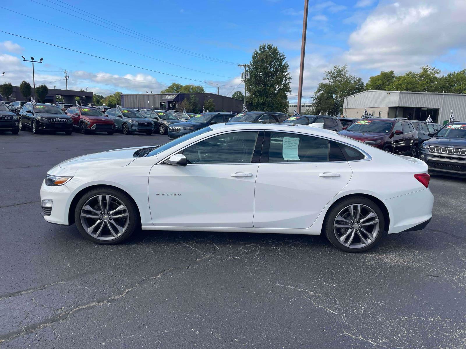 Used 2023 Chevrolet Malibu LT w/ Driver Confidence Package FWD image 4