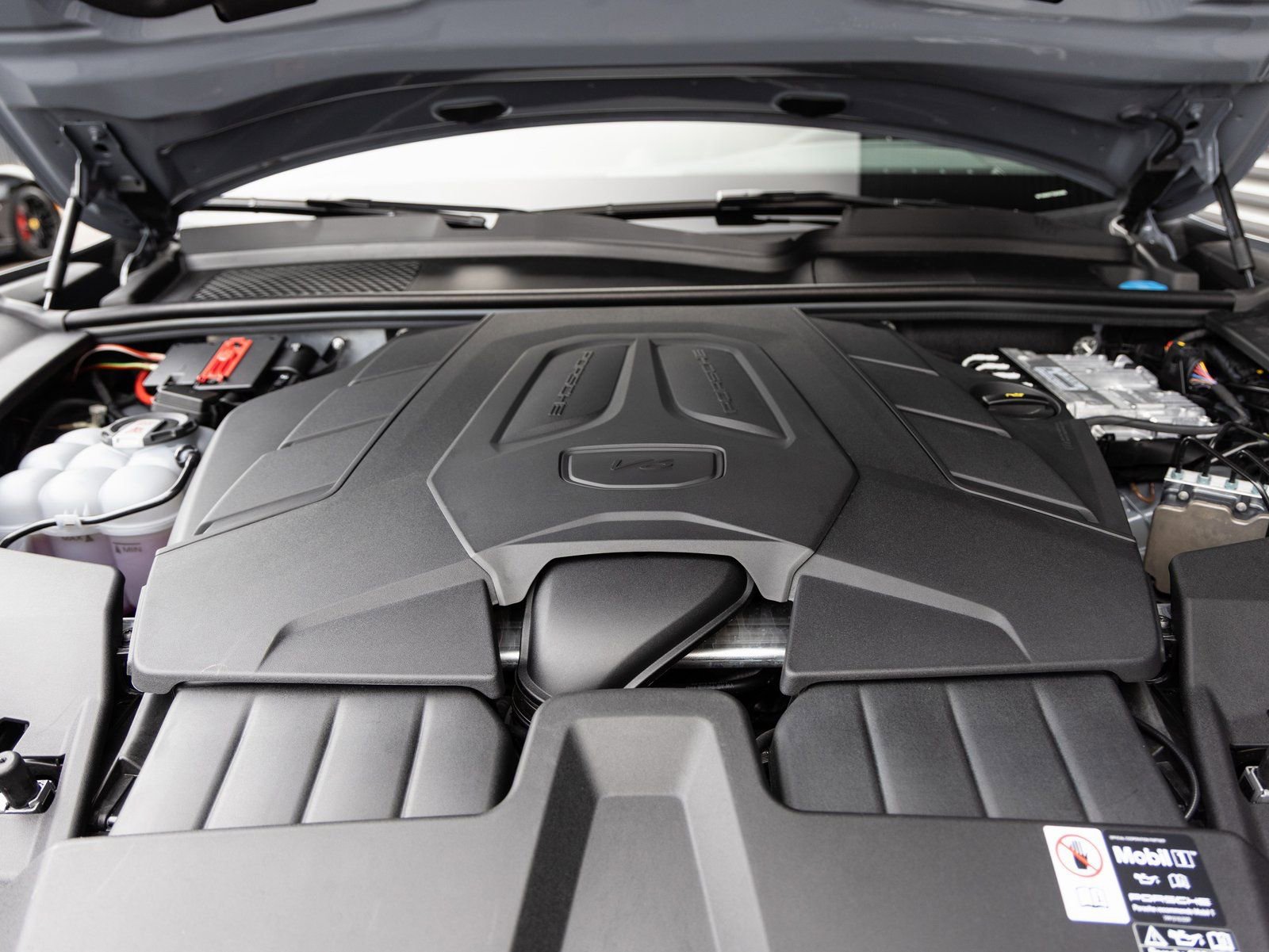 Certified 2026 Porsche Cayenne Coupe image 37