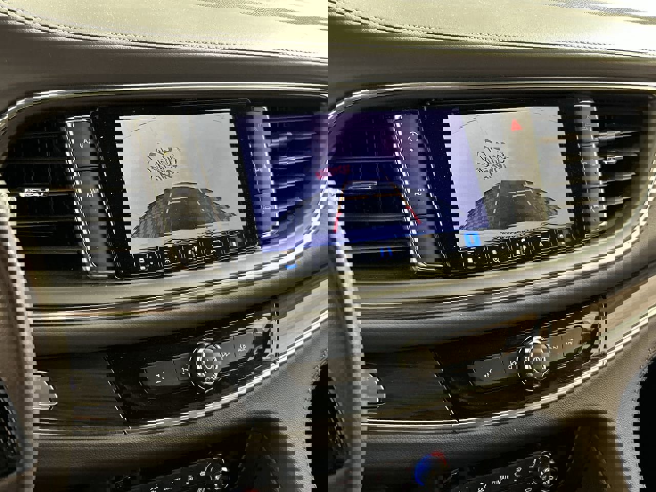 Used 2024 Buick Enclave Premium image 17