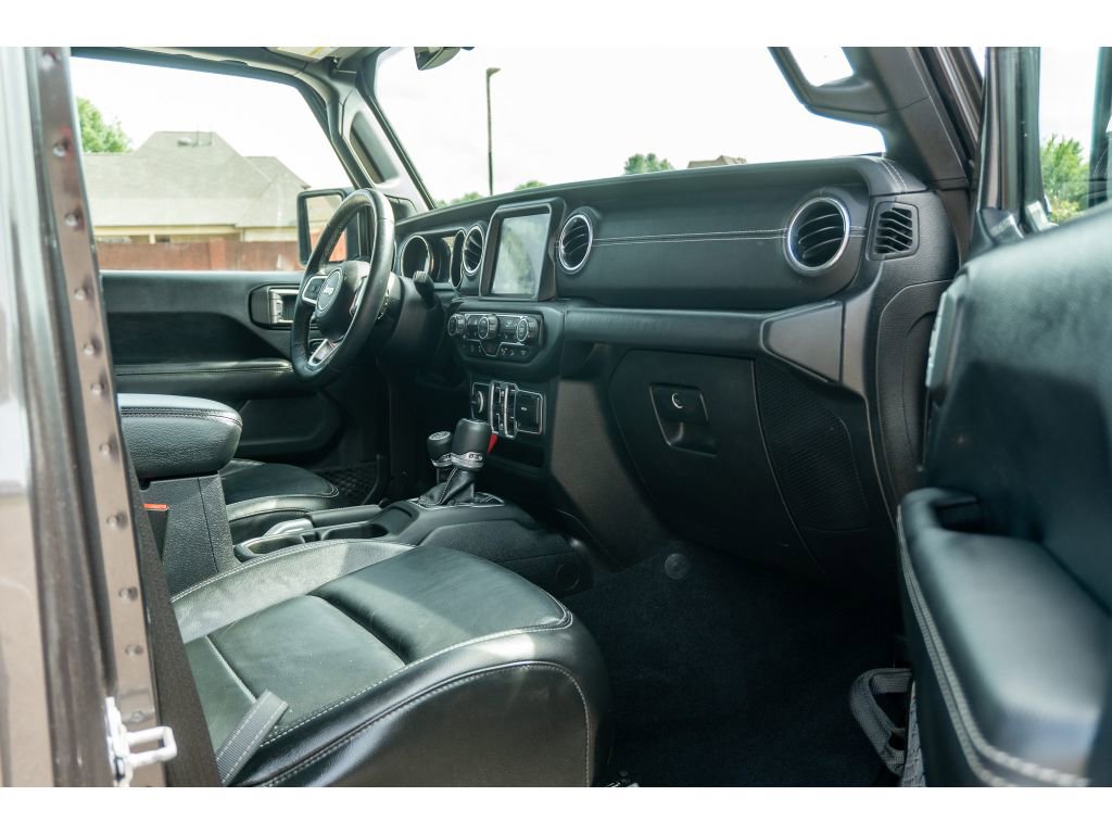 Used 2018 Jeep Wrangler Unlimited Sahara AWD/4WD image 18