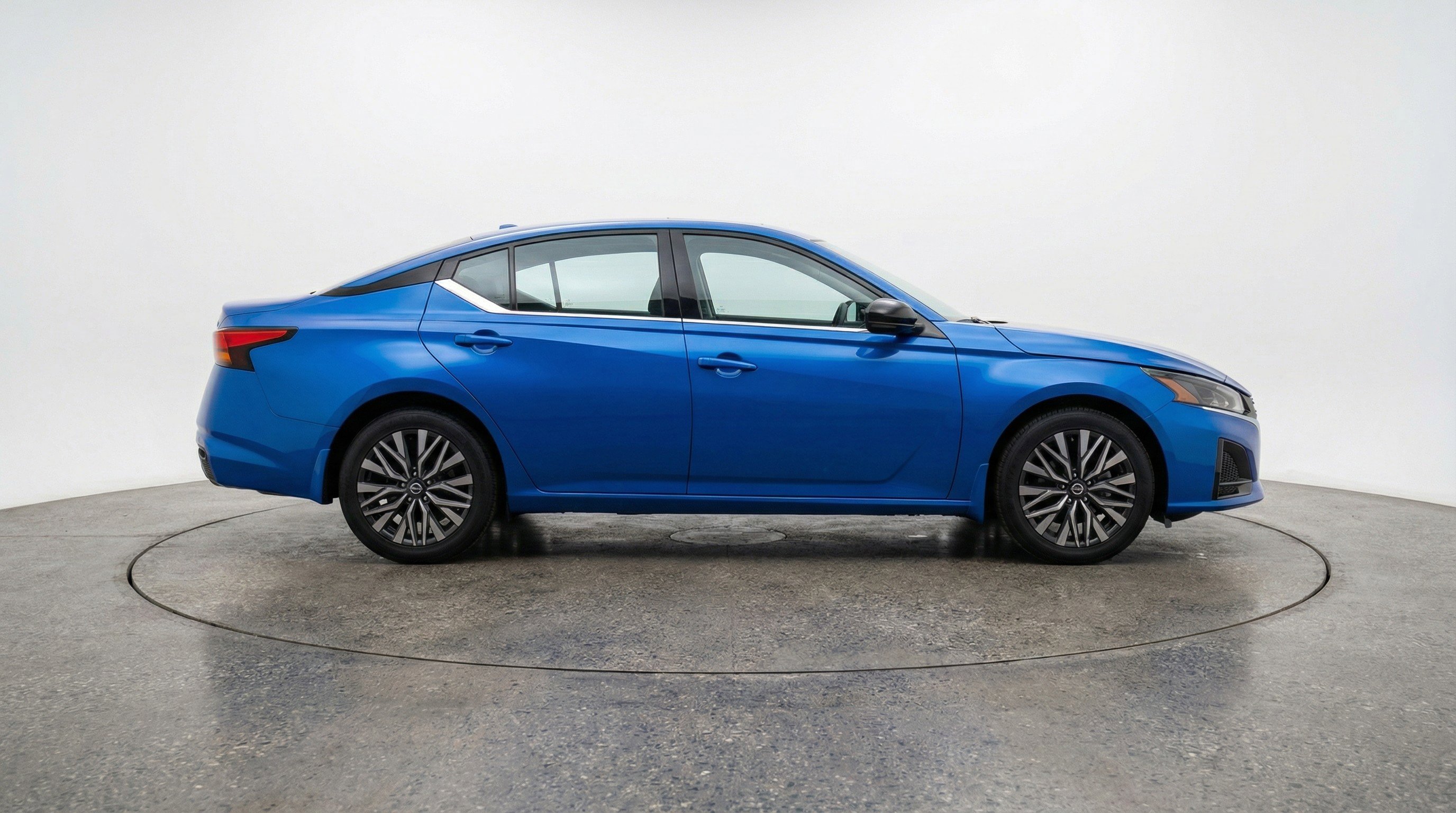 Used 2025 Nissan Altima 2.5 SV image 11