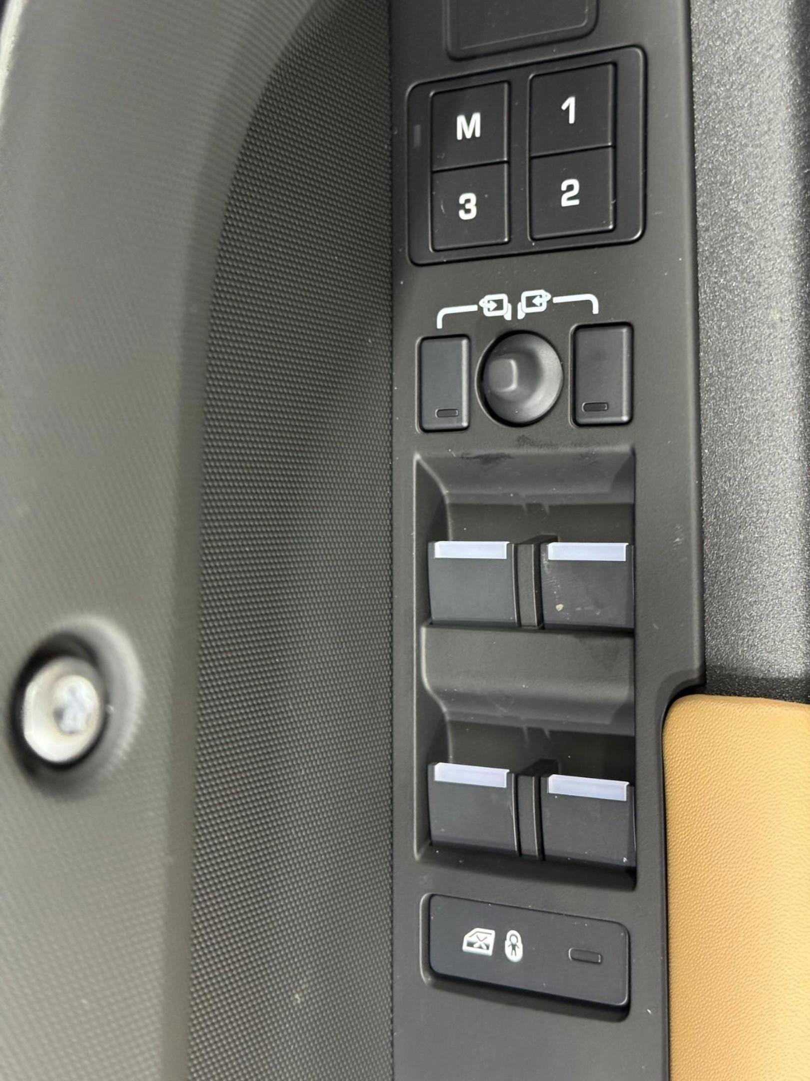 New 2026 Land Rover Defender 110 V8 image 24