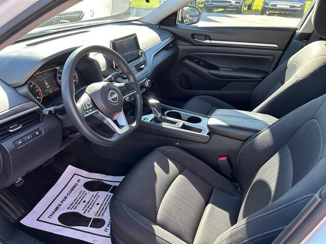 Used 2023 Nissan Altima 2.5 SV FWD image 11