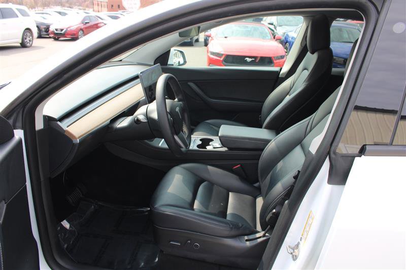 Used 2022 Tesla Model Y Long Range image 11