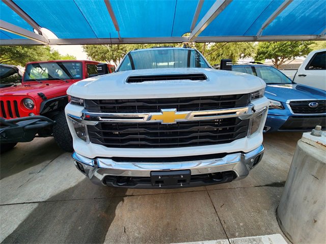 Used 2025 Chevrolet Silverado 2500 LT w/ Texas Edition AWD/4WD image 2