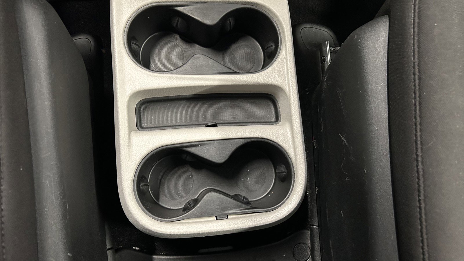 Used 2023 Chrysler Voyager LX image 36