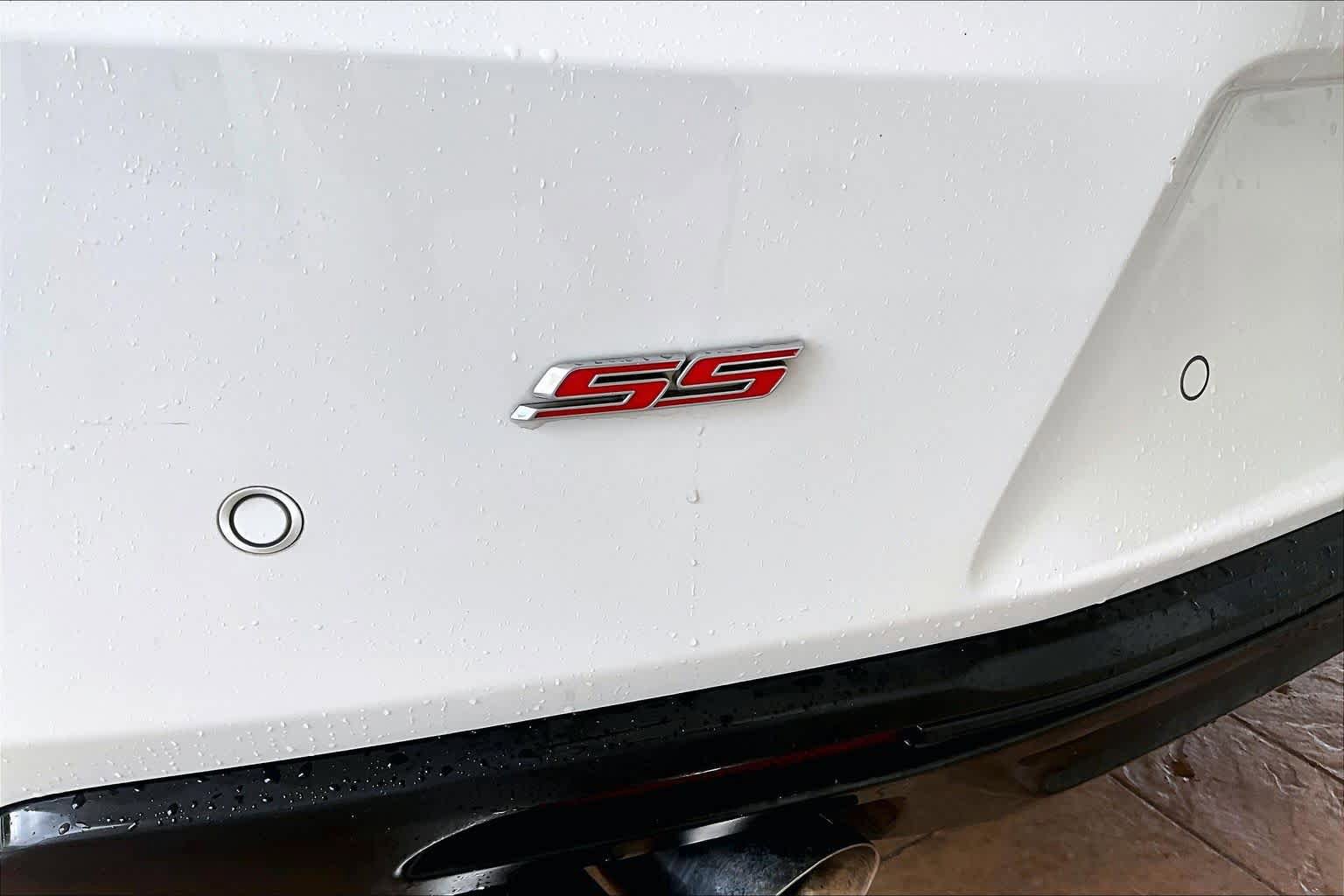 Used 2018 Chevrolet Camaro SS RWD image 9