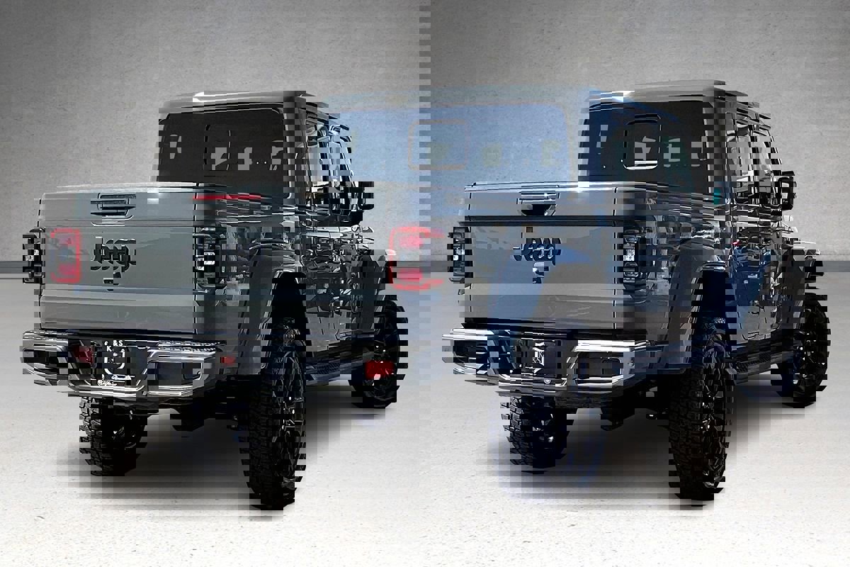 Used 2023 Jeep Gladiator Overland image 33