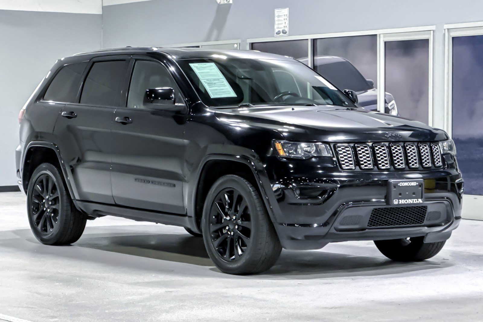 Used 2020 Jeep Grand Cherokee Altitude AWD/4WD image 7