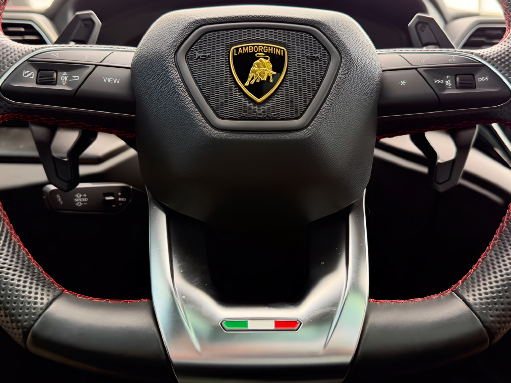 Used 2021 Lamborghini Urus AWD/4WD image 54