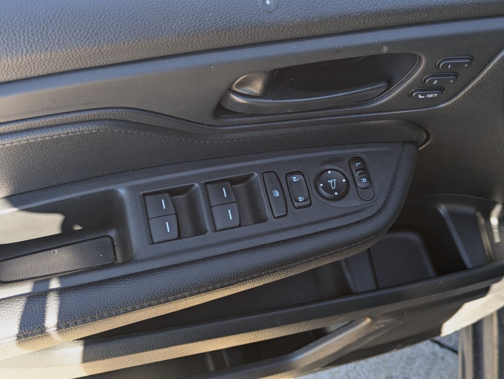 Used 2025 Honda Odyssey EX-L image 25