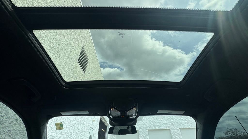 Used 2024 BMW X7 xDrive40i w/ M Sport Package image 16