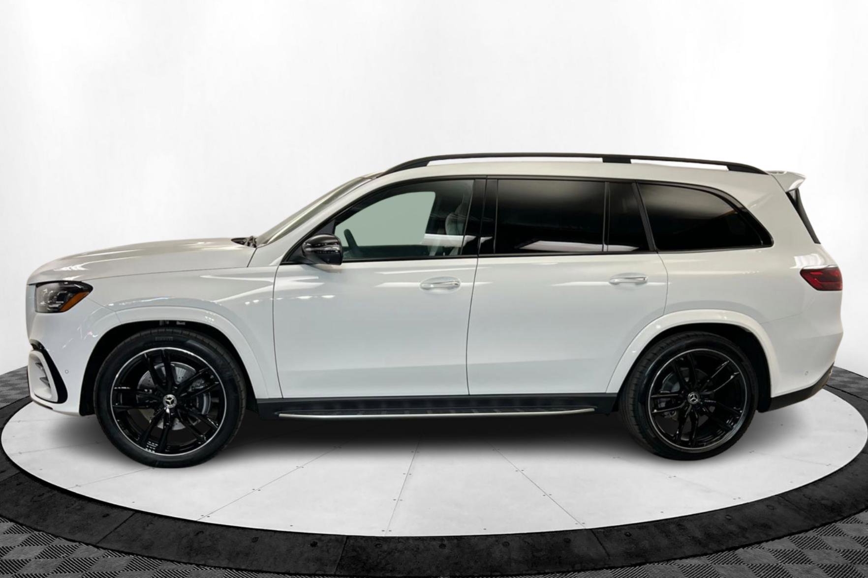 New 2026 Mercedes-Benz GLS 580 4MATIC image 2