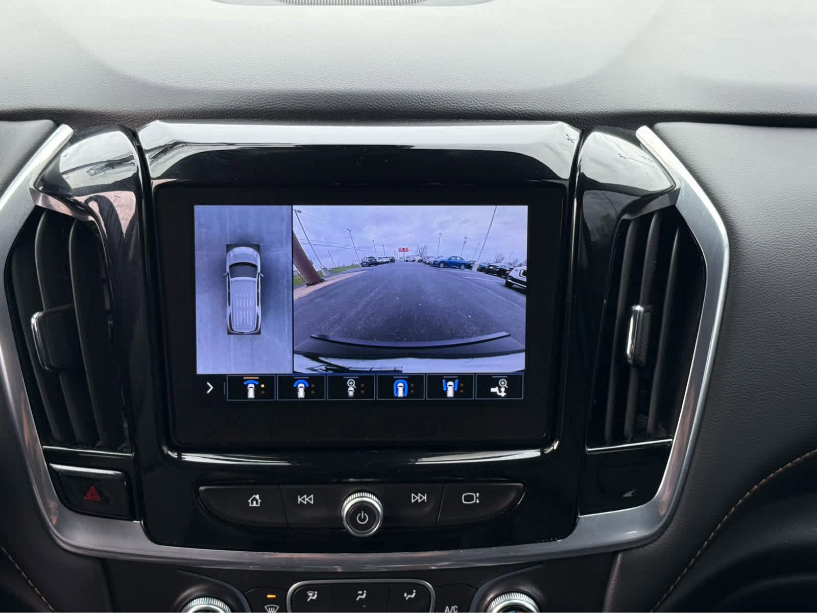 Used 2020 Chevrolet Traverse RS image 37