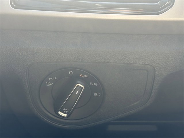 Used 2021 Volkswagen Atlas SEL Premium image 32