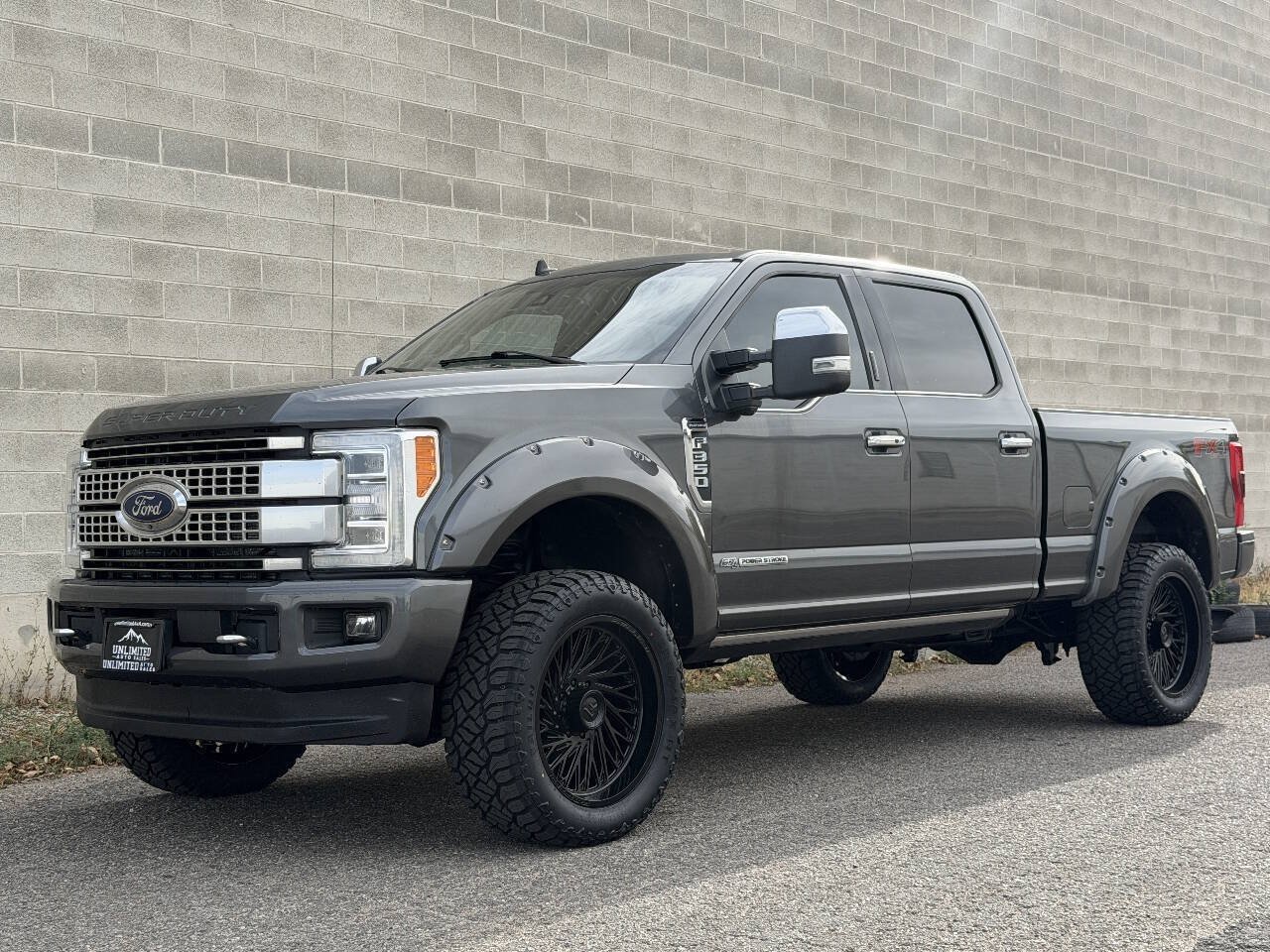 Used 2019 Ford F350 Platinum w/ Platinum Ultimate Package AWD/4WD image 3