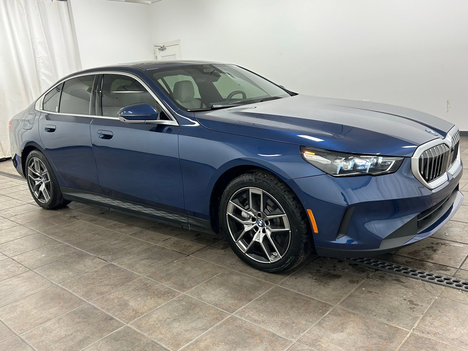 Used 2026 BMW i5 eDrive40 w/ Premium Package AWD/4WD image 6