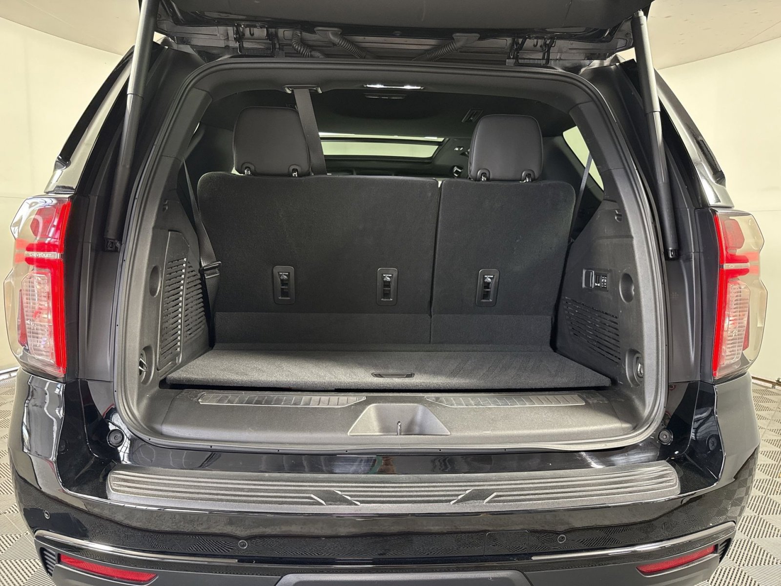 Used 2023 Chevrolet Tahoe RST w/ Luxury Package image 27