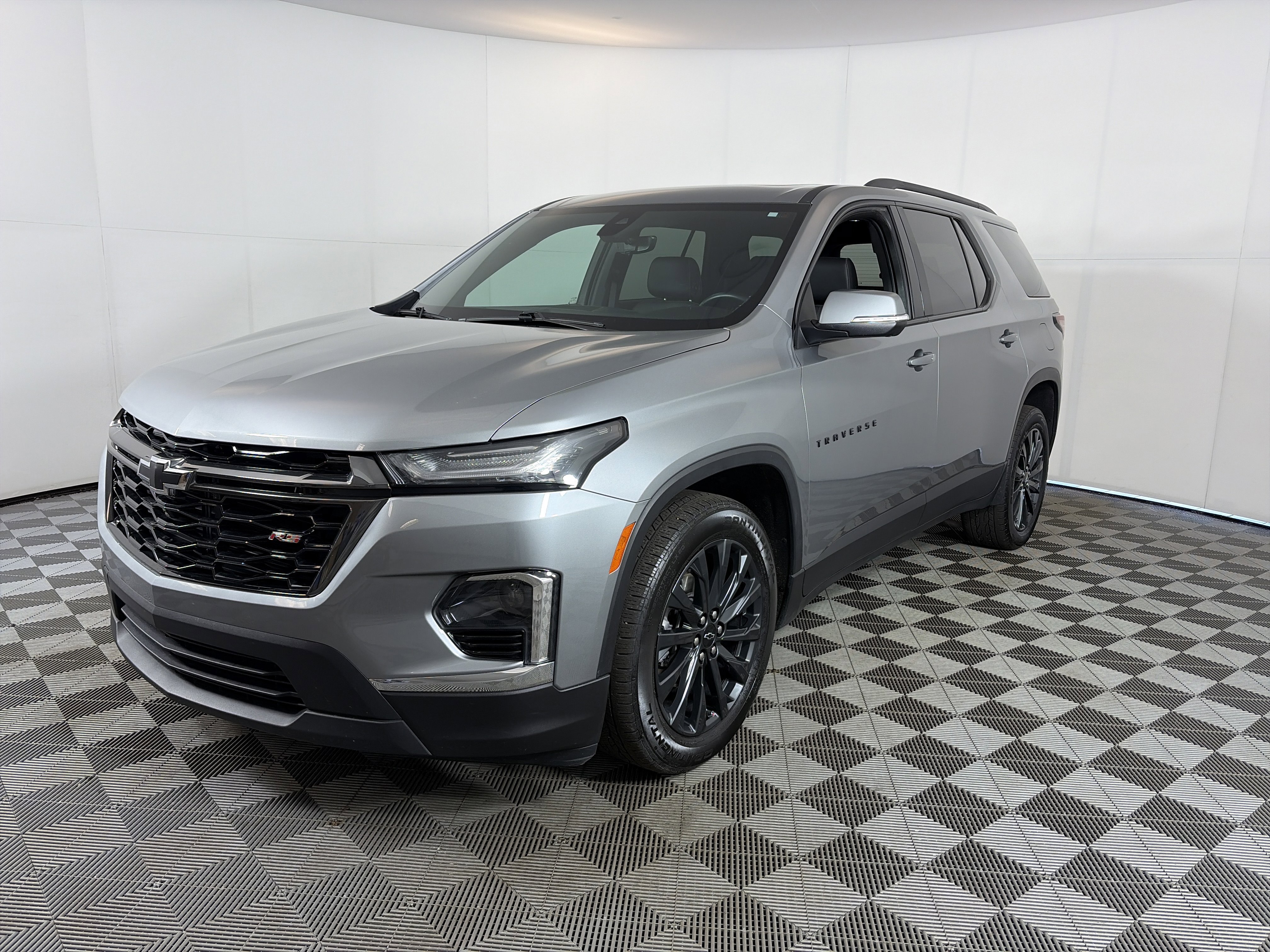 Certified 2023 Chevrolet Traverse RS image 2