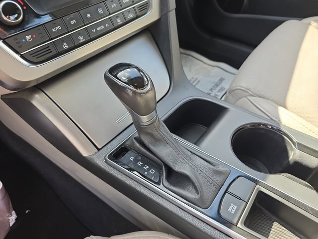 Used 2015 Hyundai Sonata Limited w/ Option Group 05 FWD image 19