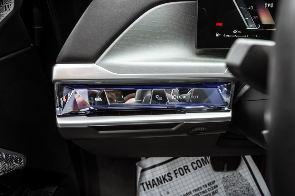 Used 2023 BMW 760i xDrive w/ Executive Package image 19