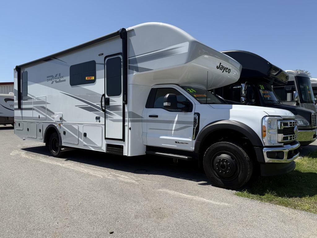 Used 2023 Ford F550 4x4 Regular Cab Super Duty w/ XLT Value Package image 2