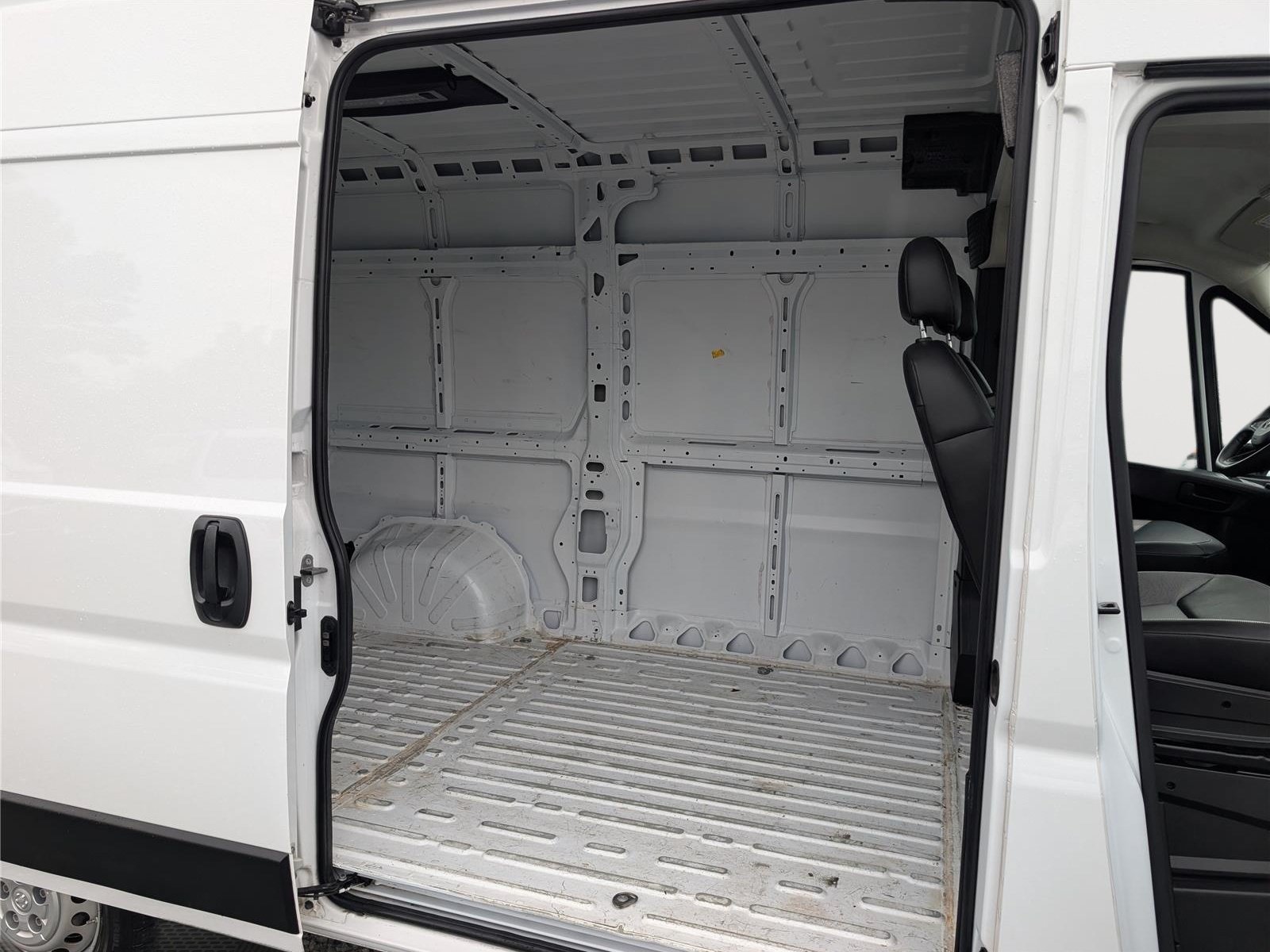 Used 2024 RAM ProMaster 2500 w/ Convenience Group FWD image 11
