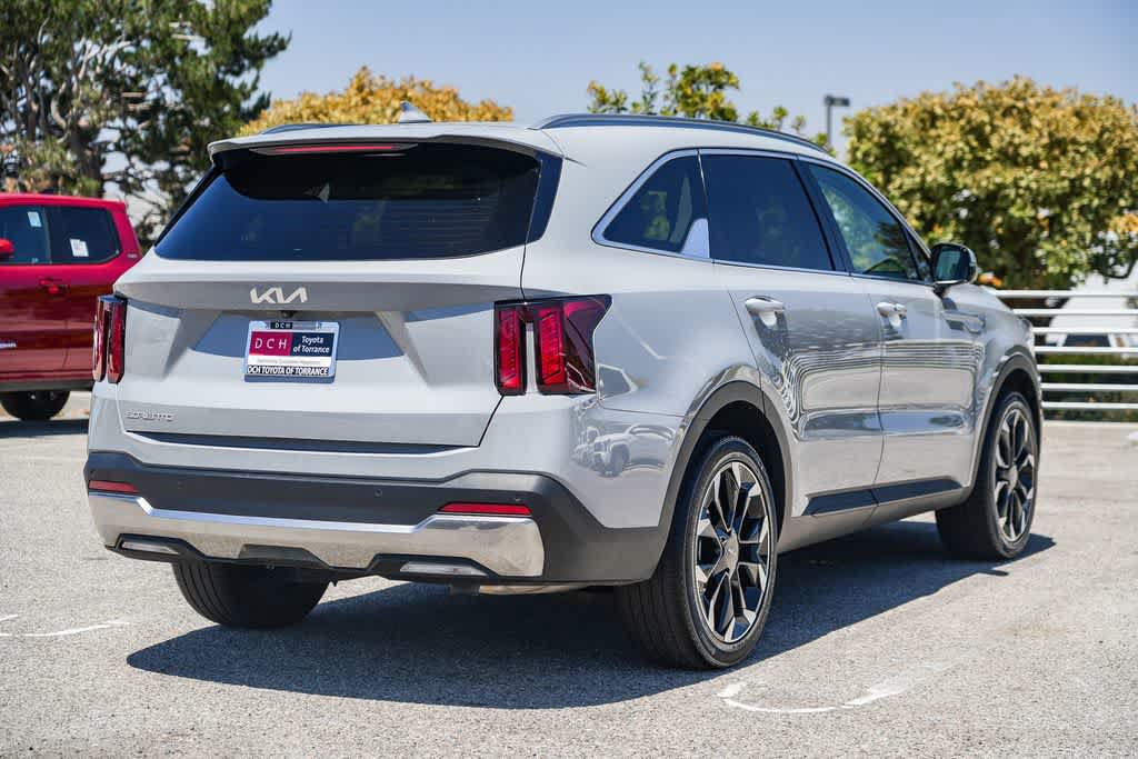 Used 2025 Kia Sorento EX w/ Panoramic Sunroof Package FWD image 6