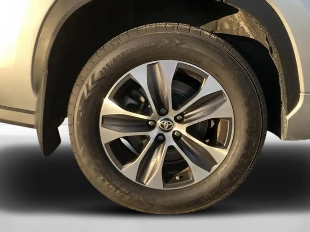 Used 2023 Toyota Highlander XLE image 38