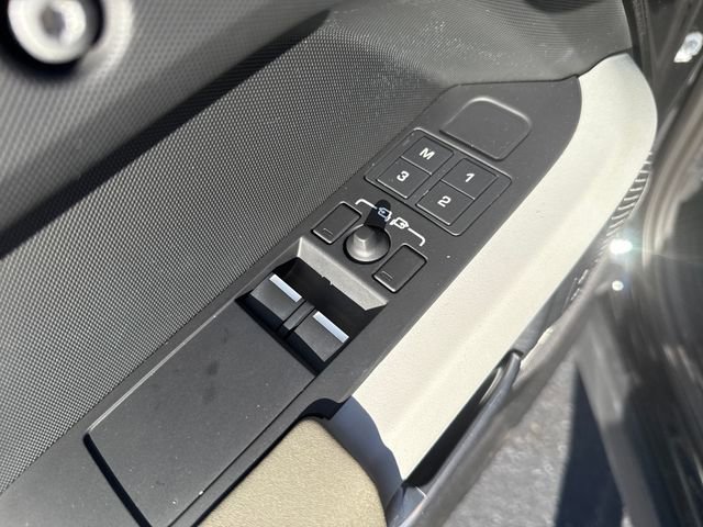 Used 2023 Land Rover Defender 90 S image 19