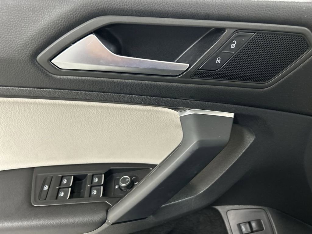 Used 2019 Volkswagen Tiguan SEL AWD/4WD image 11