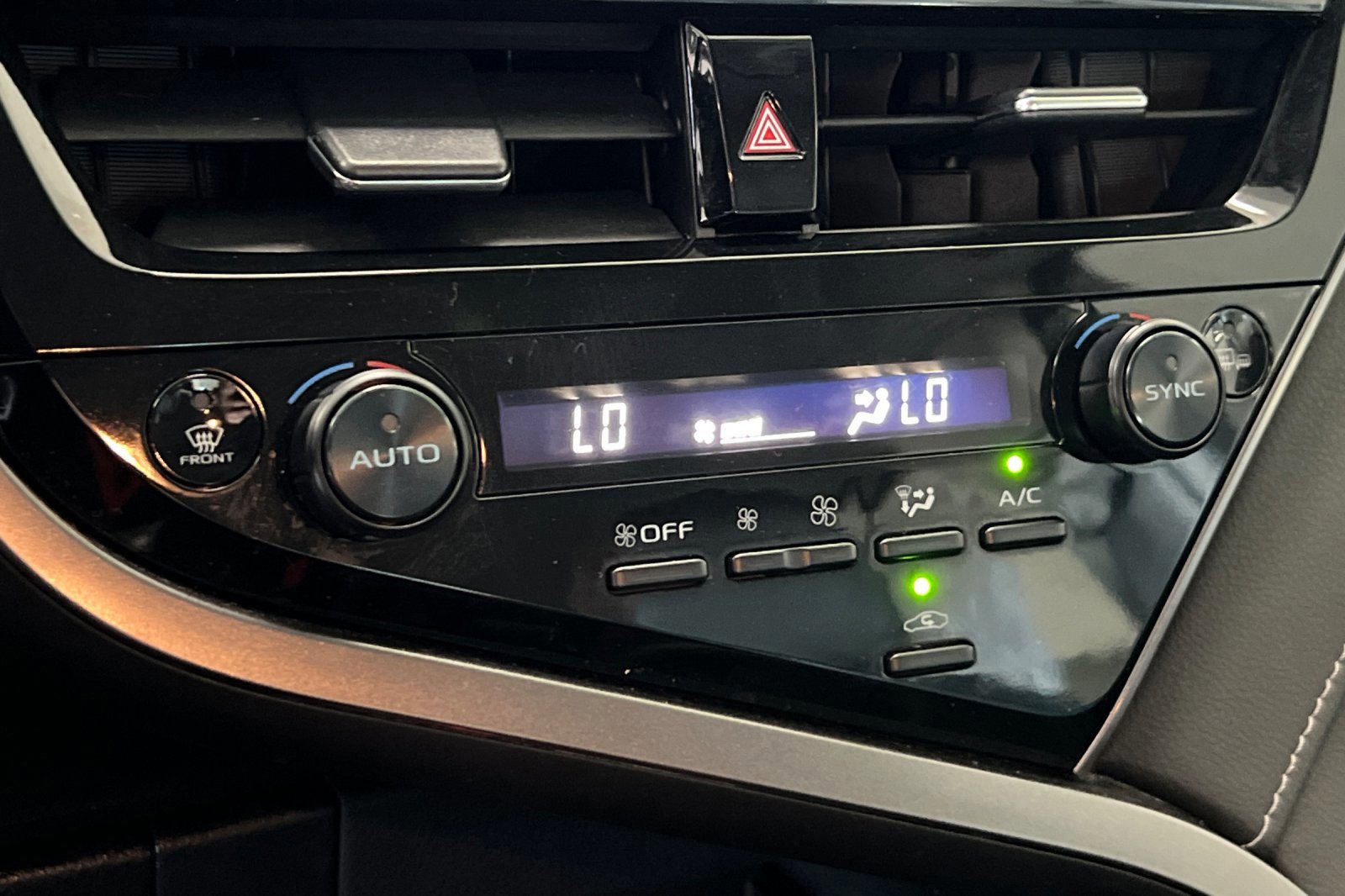 Used 2024 Toyota Camry SE image 19