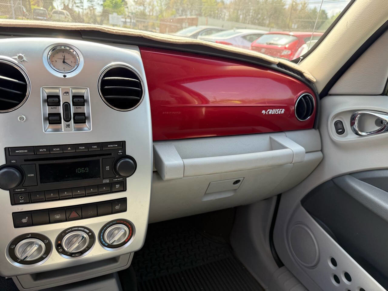 Used 2006 Chrysler PT Cruiser Limited FWD image 17