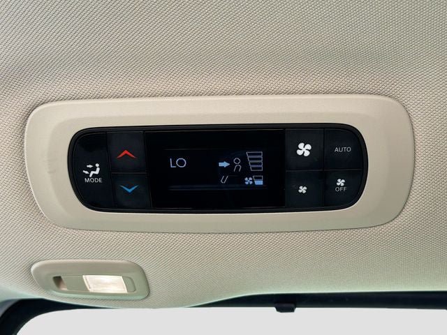 Used 2024 Chrysler Pacifica Limited FWD image 24