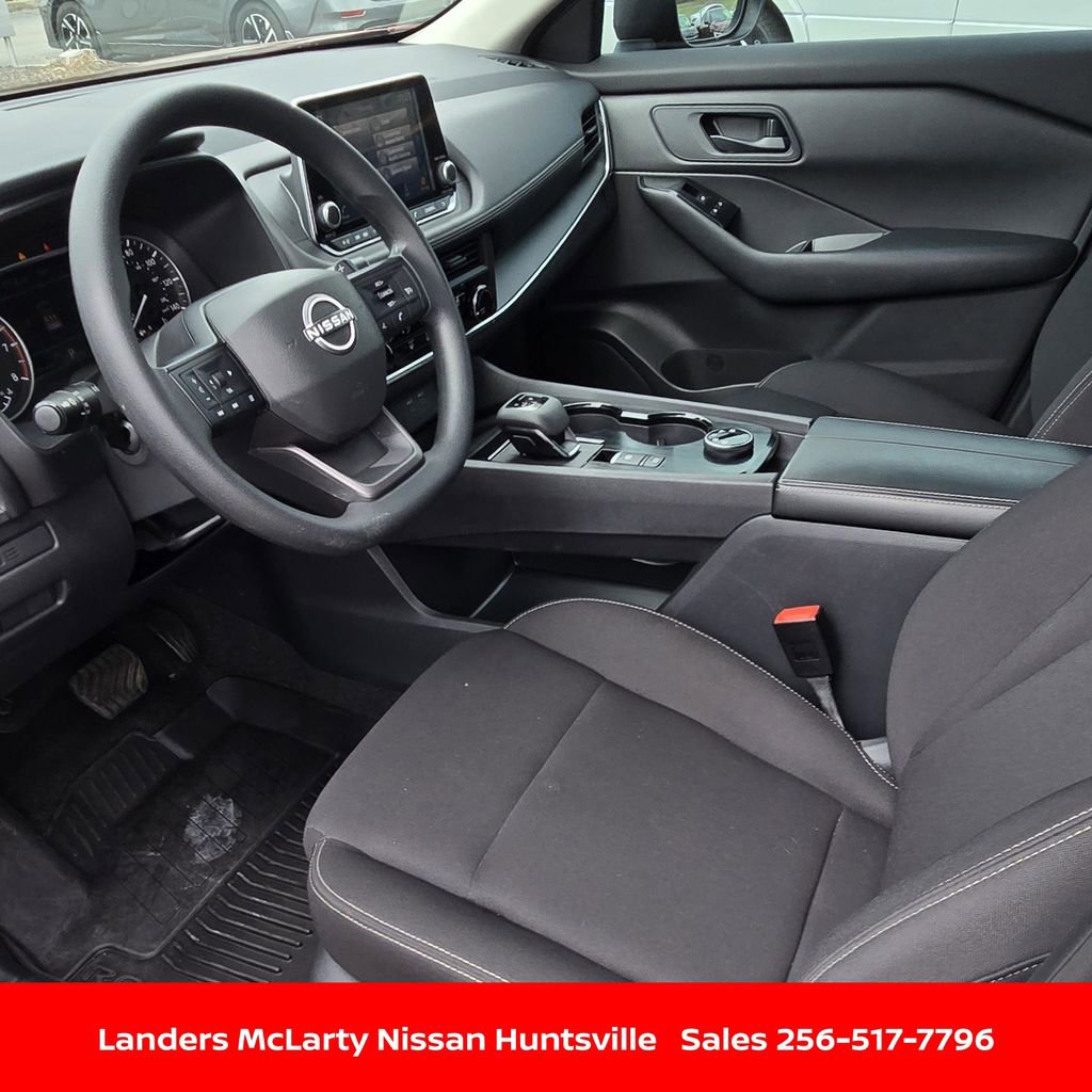 Used 2025 Nissan Rogue S AWD/4WD image 17
