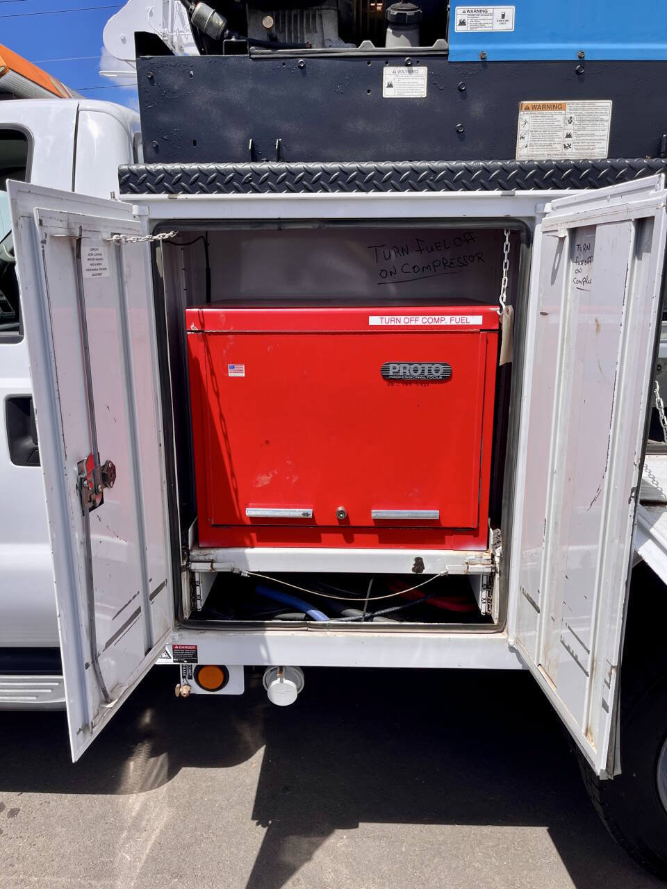 Used 1999 Ford F550 2WD Regular Cab Super Duty image 9