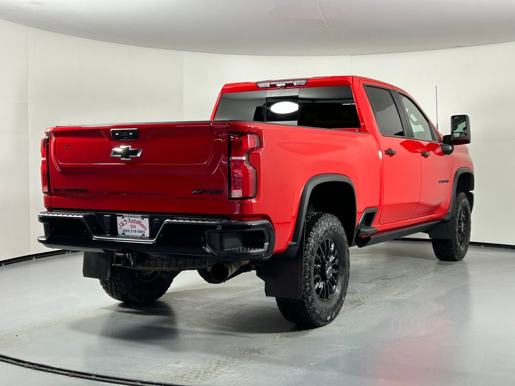 Used 2024 Chevrolet Silverado 2500 ZR2 w/ Technology Package AWD/4WD image 7